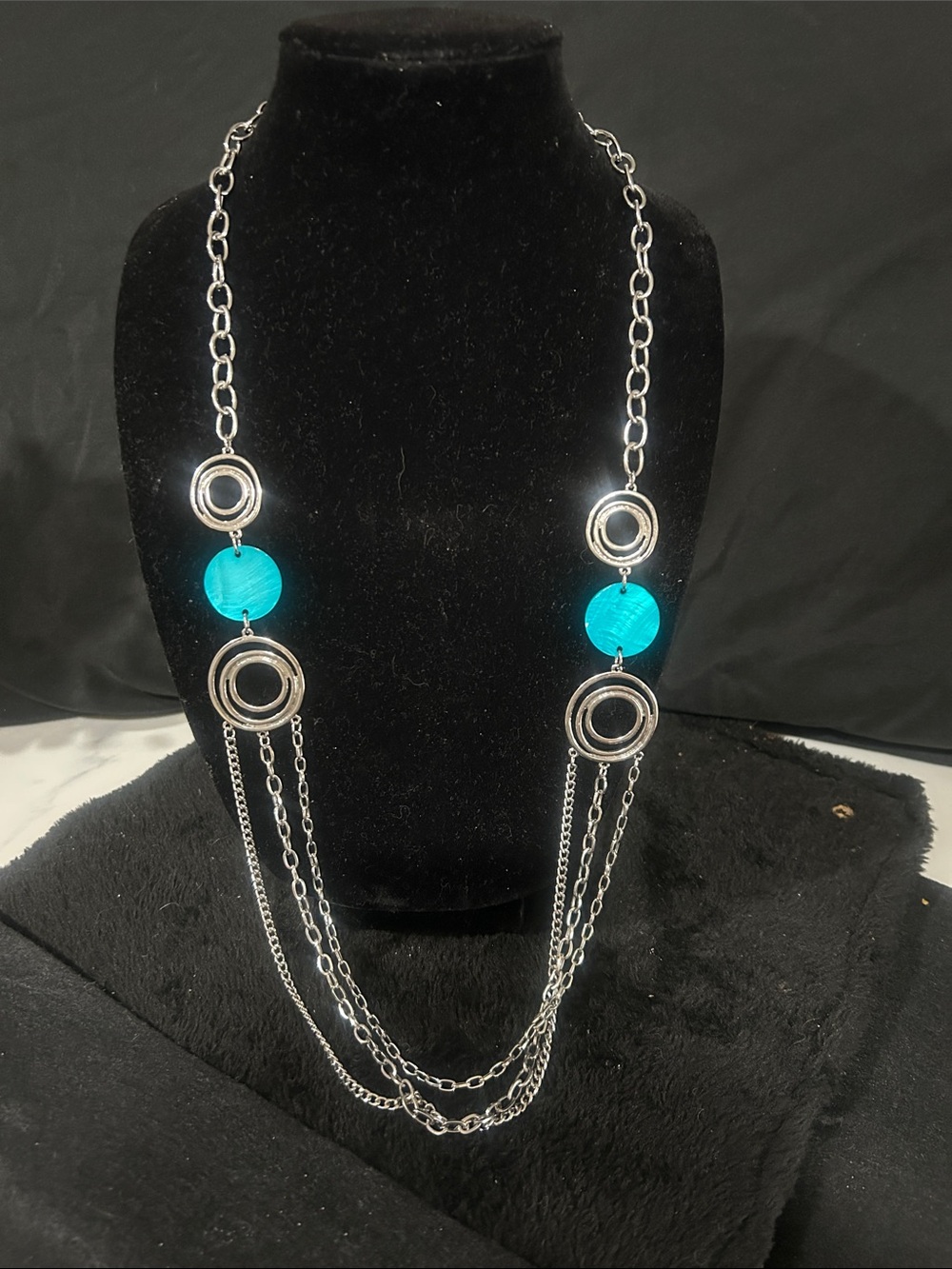 Chic Silver and Turquoise Necklace